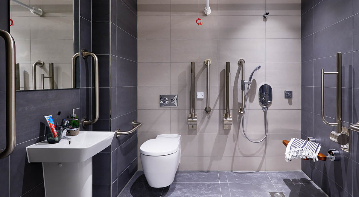 Deluxe Accessible Studio Bathroom